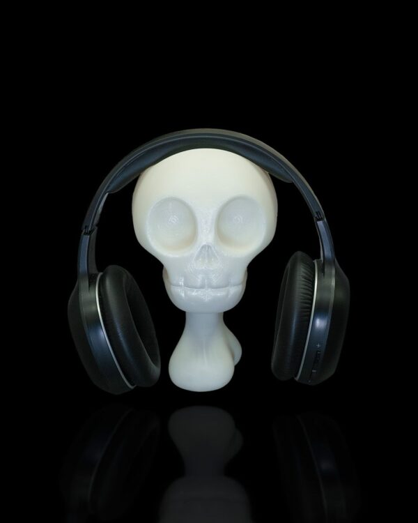 Skull Vise Headphone Holder 2 01f9f7cc9e